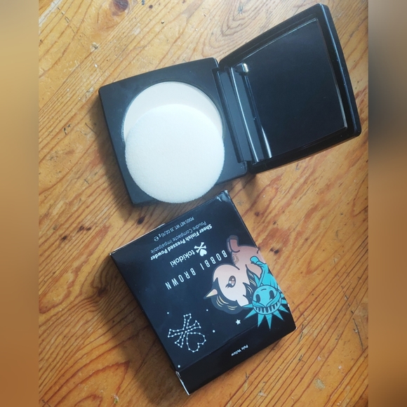 Bobbi Brown Sheer Finish Pressed Powder - Picture 2 of 2